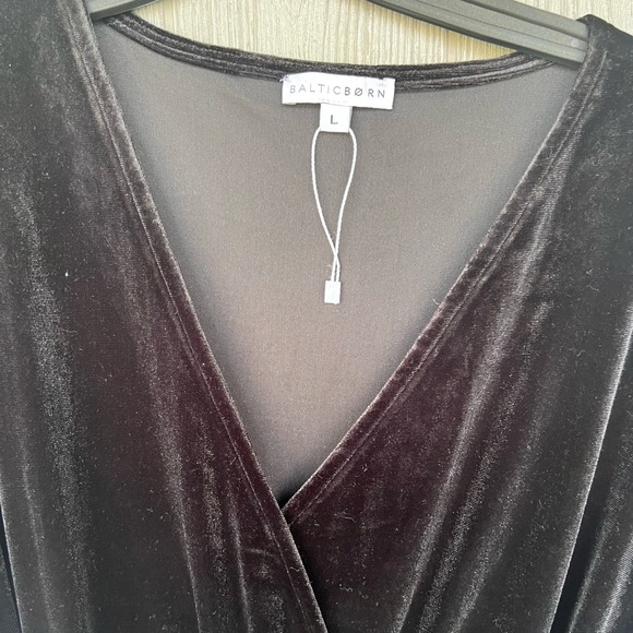 NWOT Baltic Born Nadine Velvet Midi Faux Wrap Dress Black Classic Size Large - Picture 5 of 8